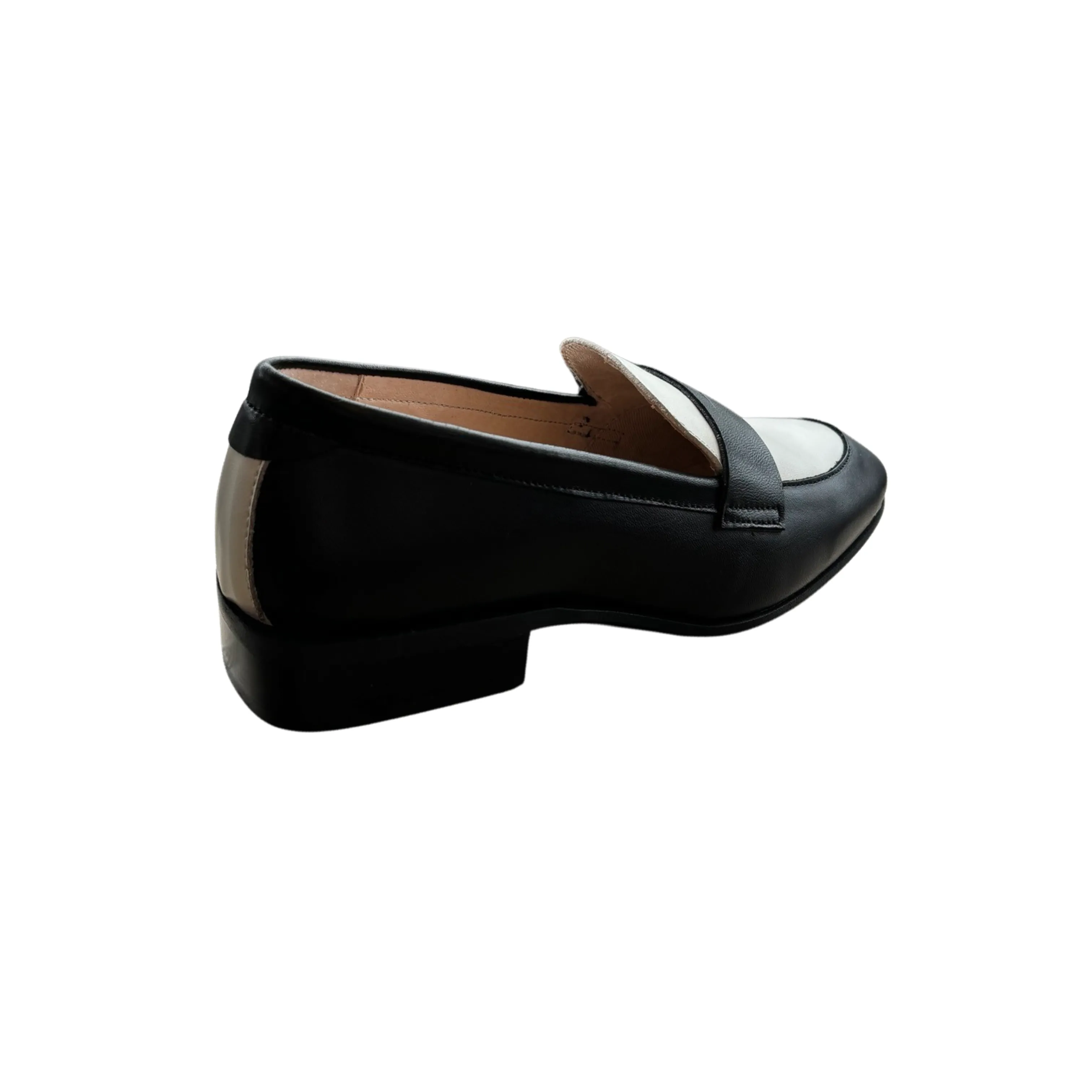 B7622 Black/White Loafer