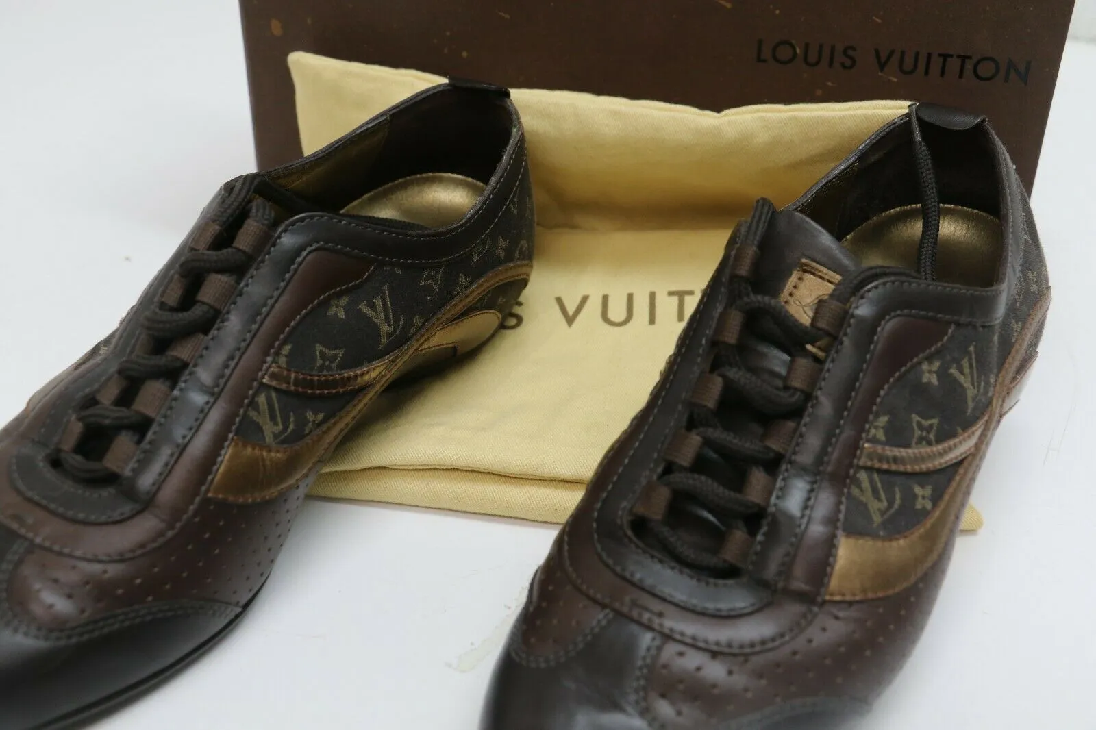 LOUIS VUITTON WOMEN LV MONOGRAM SNEAKERS -BROWN 37EU/6US